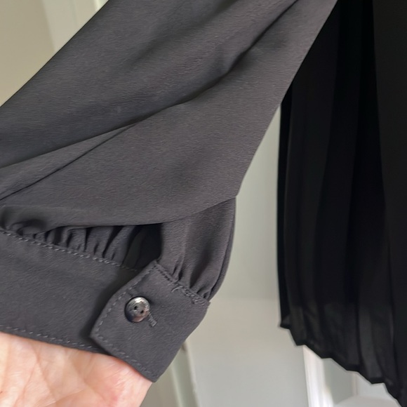 Adrianna Papell Black Pleated Tunic Blouse - Picture 2 of 7